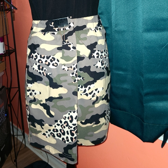 T-Shirt & Mini Skirt Combo - Picture 4 of 4